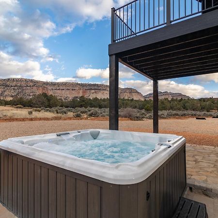 Red Canyon Casita-Brand New, Views, Hot Tub, Near Zion & Bryce Villa Orderville Exterior photo